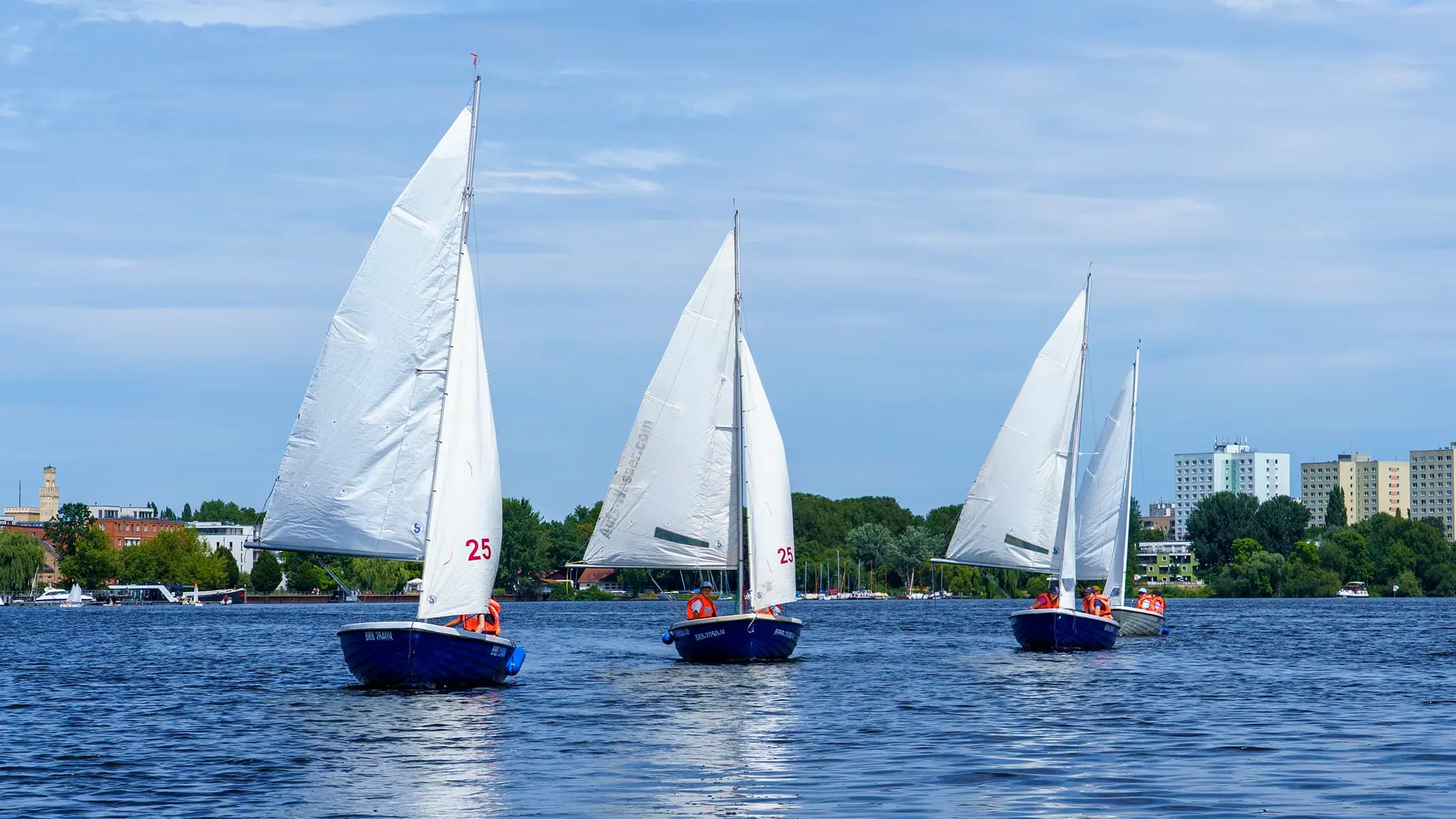 Segelschüler auf dem Wasser in Potsdam